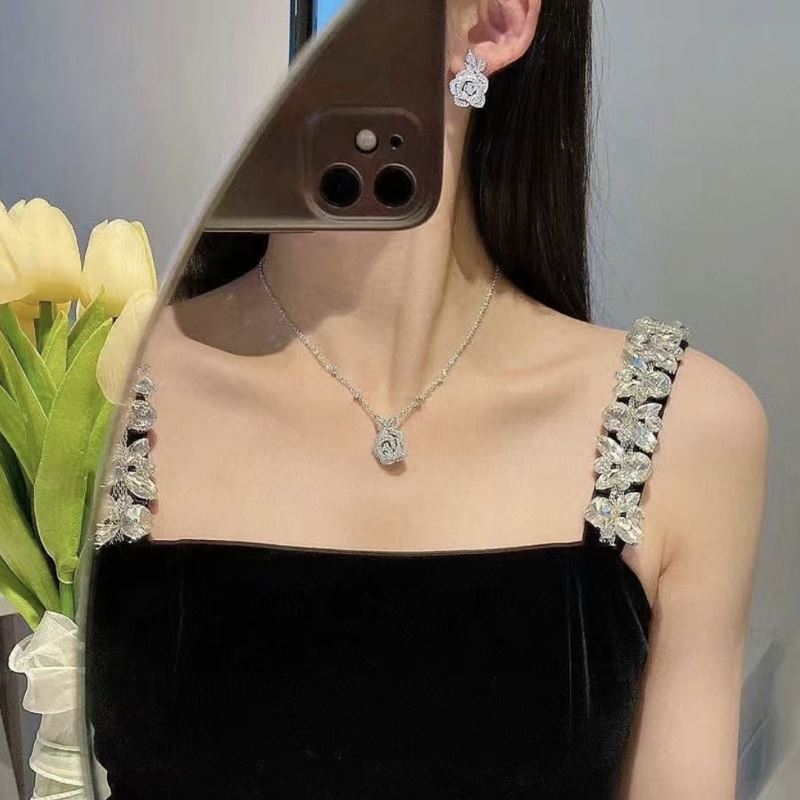 chr1st1an D10r necklaces